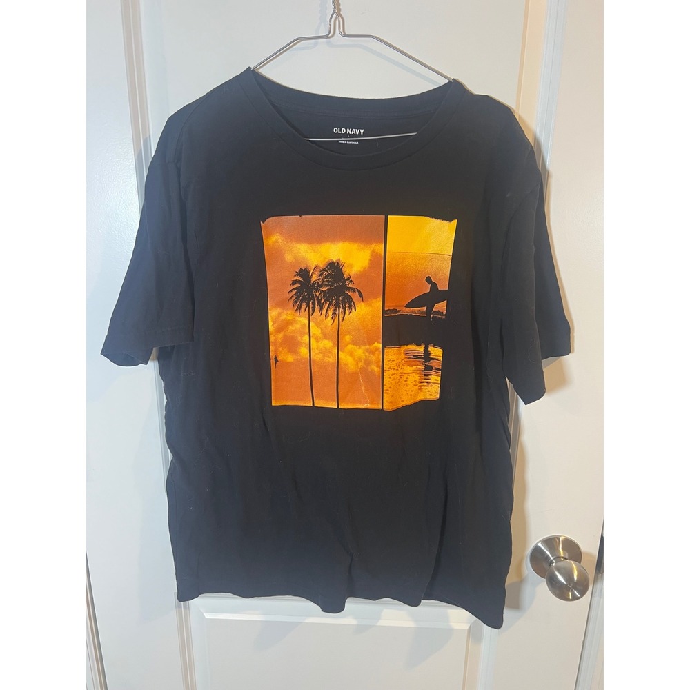 Old Navy Mens T-Shirt Sunset Surf Graphic Black Large